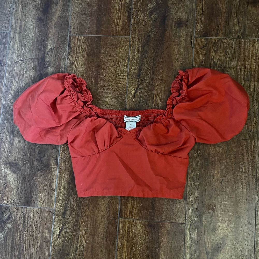 CROP TOP